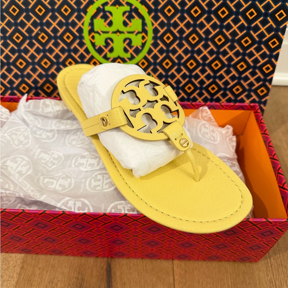 Tory Burch Miller Tumbled Leather Sandal Size 7.5 Pale Butter Gold Yellow